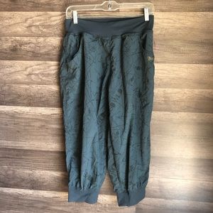 Zumba Capri Jogger Workout Pants L